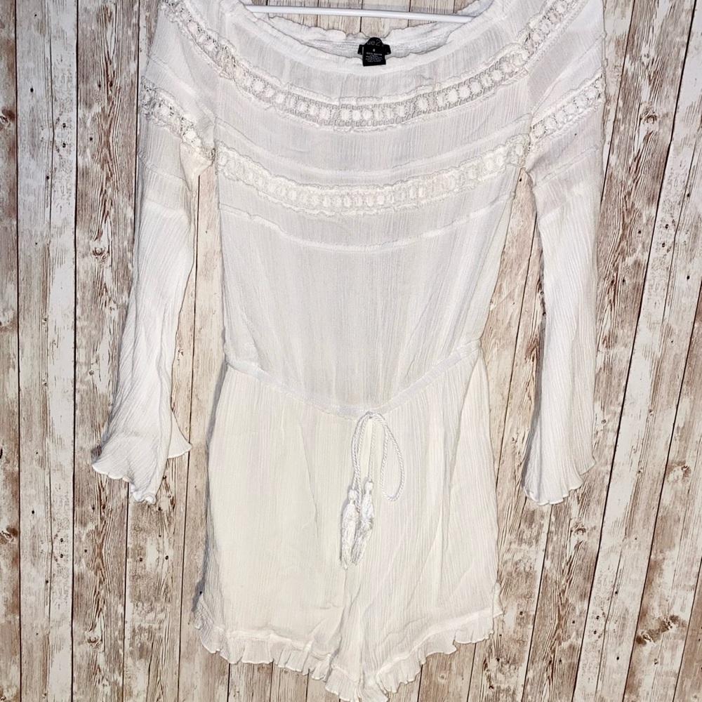 Off the should romper